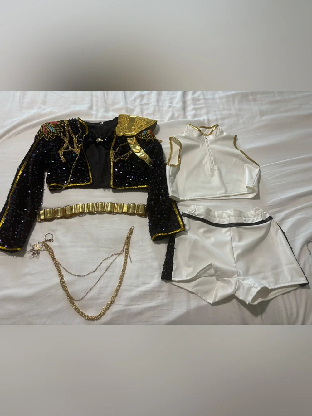 KPOP DEMON HUNTRX deluxe RUMI golden Sequin Cropped Jacket & White Crop Top Set - Picture 1 of 12